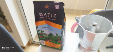 Es suave y sabe bien para ser un café comercial.