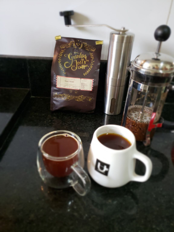 Café com baixíssimo amargor e notas de frutas vermelhas.