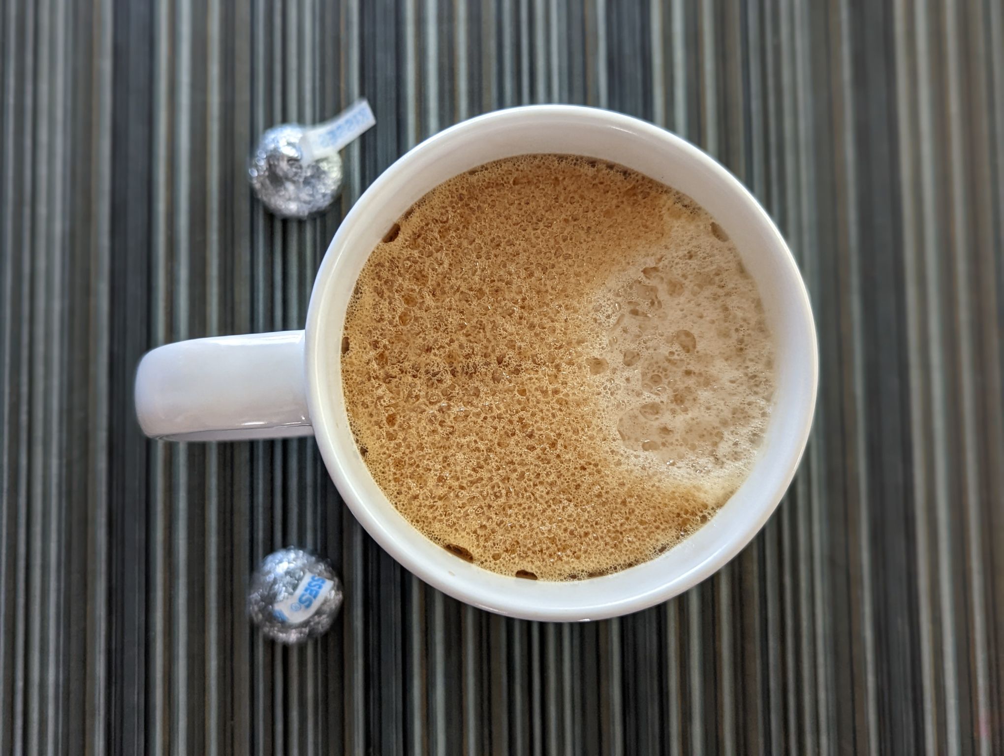 Unfortunately I don't have any more Duck Donuts so I guess chocolate will have to do   I hope to get more donuts on Thursday.

Medium fine grind in refilled Nespresso Vertuo capsule