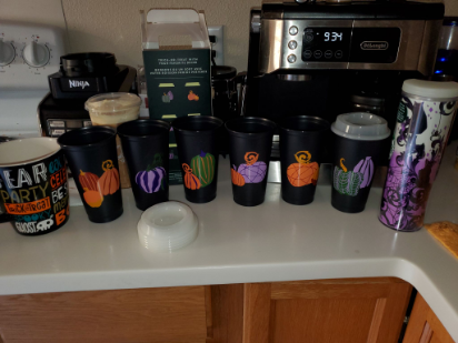 Halloween swag is out! Disappointed that they ran out of the metallic cups now that I finally caved on buying them, but the pumpkins are a very nice consolation prize. 😃 

And look at that tumbler! It's gorgeous! Already had the ceramic mug + cauldron mug set, and this grows the collection nicely. 😁

*Note: I have no idea which coffee they used because I didn't pay attention. BUT the drink behind the cups is their standard menu pumpkin spice coldbrew.