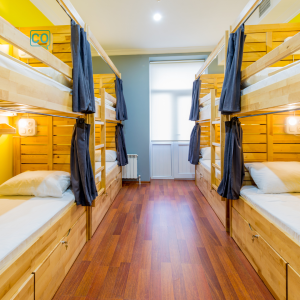  El albergue: The hostel (Spanish)