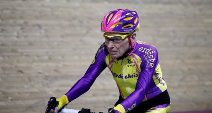 Ciclista francés se retira a los 106 años