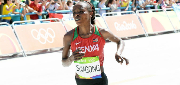 Suspenden por ocho años a campeona olímpica de maratón de Río 2016