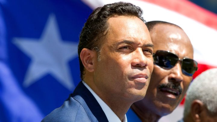 Sal N De La Fama Acepta Renuncia De Roberto Alomar