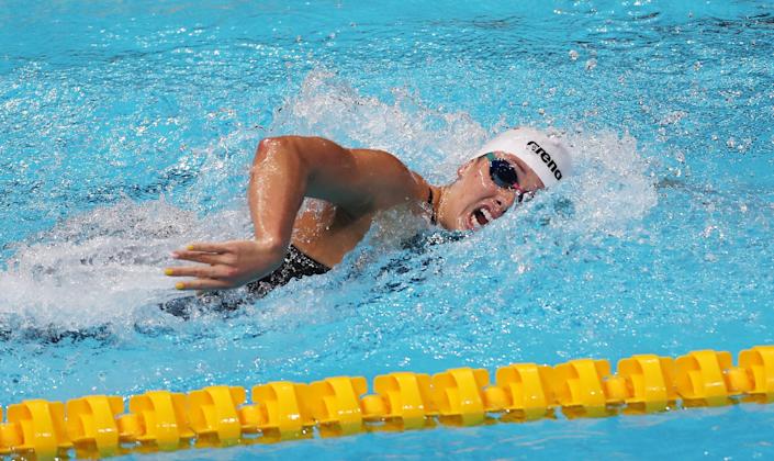 Nadadora de Hong Kong fija nuevo récord del mundo en 200 libre
