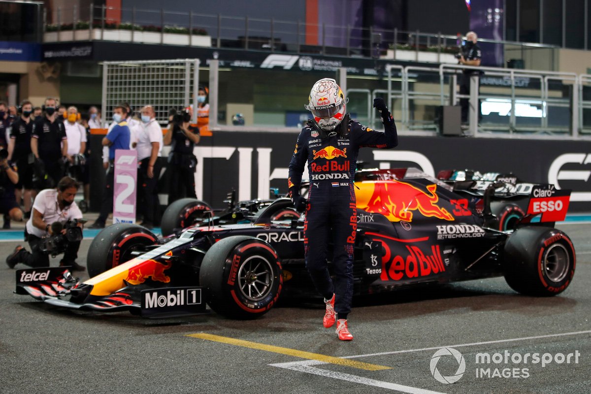 Max Verstappen se alza con el título de la Fórmula 1