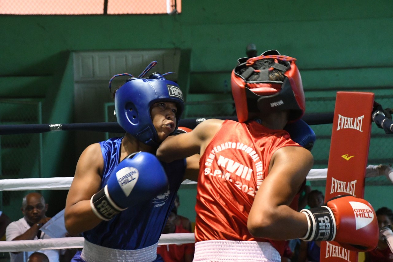 Núñez, Guzmán y Santana triunfan en inicio boxeo Femenino