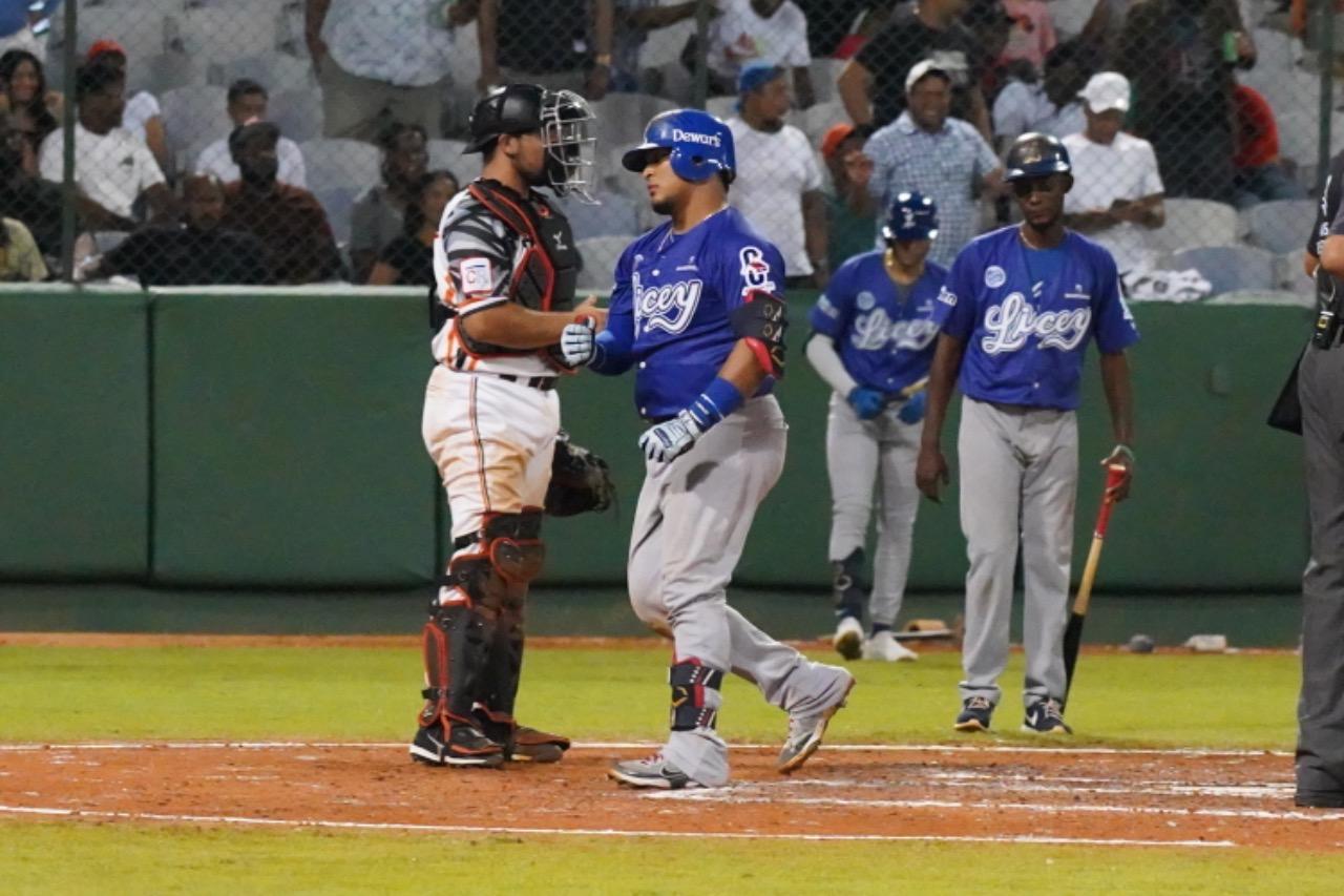 Licey tira no hitter combinado a Toros; Leones vencen a Águilas