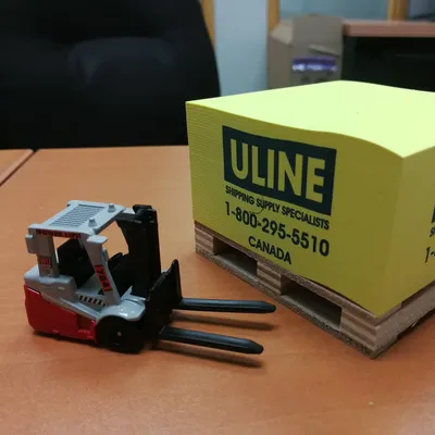 Matchbox Power Lift...such a fun little car to have on my desk#forklift #construction #powerlift #matchbox #matchboxworl