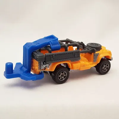 Another Matchbox playset I recently found is the Mission Board: Raptor Capture set.  This set includes an MB942 Sahara S