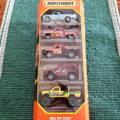 Matchbox 2024 5 Pack - MBX Off Road (HVT68)1962 Nissan Junior1975 Chevy Stepside PickupRock ShockerOshkosh M-ATVChevy K1