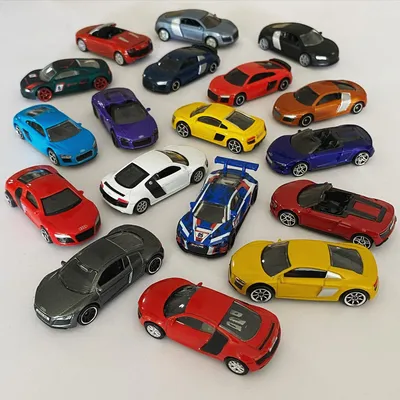 Production of the Audi R8 has come to an end this month, and I thought I’d mark this occasion with a group photo of R8s 