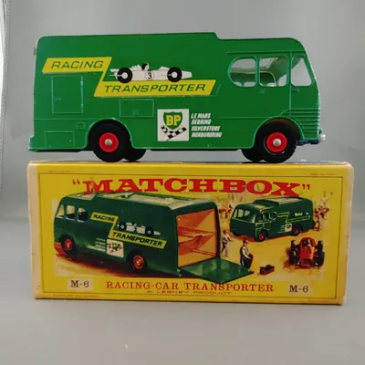 Lesney Matchbox Major Pack 6 Racing car transporter.  Original box and both cars (sold separately). She's a beauty. Intr