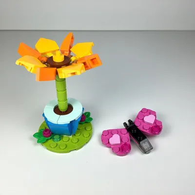 30417 Garden Flower and ButterflyPolybag - swipe for more pics Now for today’s set I have another fun Polybag that I sna