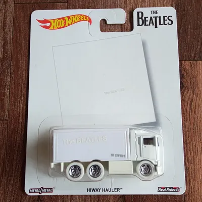 Sale 'till dropHotwheels Highway Hauler - The BEATLESHarga : 420kStok : 1 pcsFree Protektor & Silica GelKondisi : Anggap