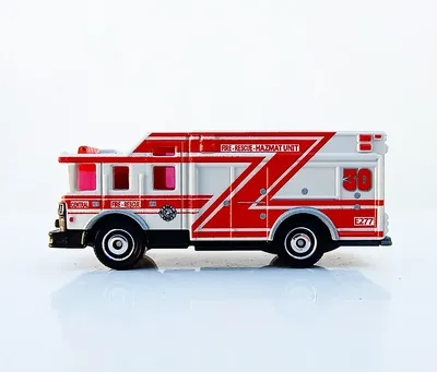 Hazard Squad. (Matchbox)Éste casting pertenece al 5 pack "Hazardous materials team" del 2017 y se trata de un camión del