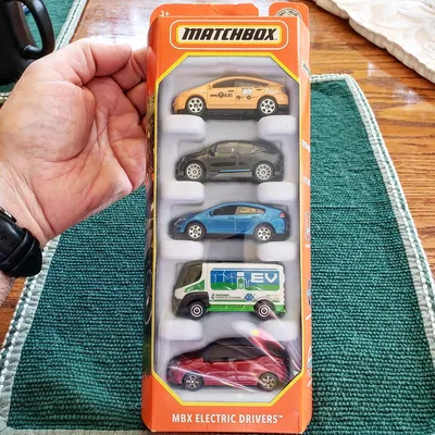 Matchbox 2021 MBX Electric Drivers 5 pack - Toyota Prius Taxi - 2015 BMW i3 - 2010 Honda Insight - '09 International eSt