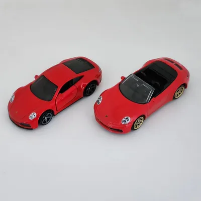 Comparison photos 📸. Side by side views of the 2024 brand new casting of the Porsche 911 Carrera Cabriolet, alongside th
