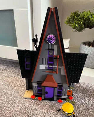 I loooooved building this set!! I love anything purple & black to build🤦🏼‍♀️🖤💜 bonus it being the minions too!! also can