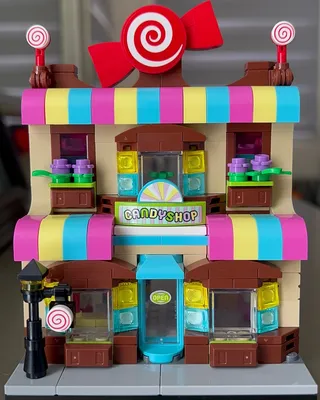 Sunday Funday Post!!!Last night I built @lego GWP Set 40692 Candy Store! This set is actually wifey’s, but she’s asked m