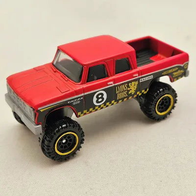2025 Matchbox 8-Pack Exclusive - 1968 Dodge D-200We see the return of the Lyons Bros. Racing livery on the pack exclusiv