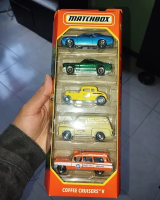 Les comparto este Matchbox 5 Pack 'Coffe Cruisers V''2008 Dodge Challenger SRT8' '65 Ford Mustang GT' '1932 Ford Cuope M