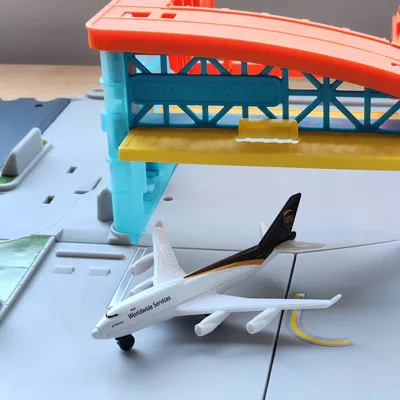 2025 Matchbox Skybusters No. 9/32 is the Boeing 747-400. This year, it's in the UPS branding and doesn't it look fantast