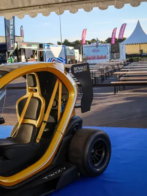 Who hurt Renault ??! Quand les idées folles de chez Renault prennent vie, ça donne une Renault Twizy F1 😅🤯Pour quoi fair