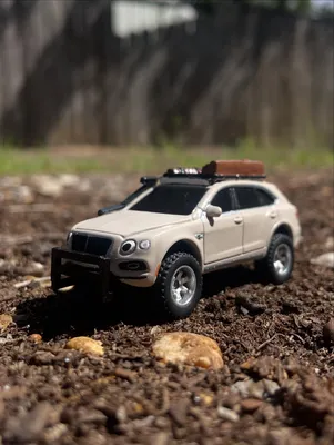 Ever seen an offroad Bentley? Have now.Vehicle: Bentley BentaygaScale: 1/64Brand: Matchbox#jesuslovesyou #thediecastwork