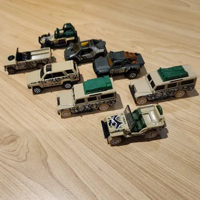 #eurotuesday with the Matchbox Safari X fleet, ready and waiting. Seven different castings and one of them has two rooft