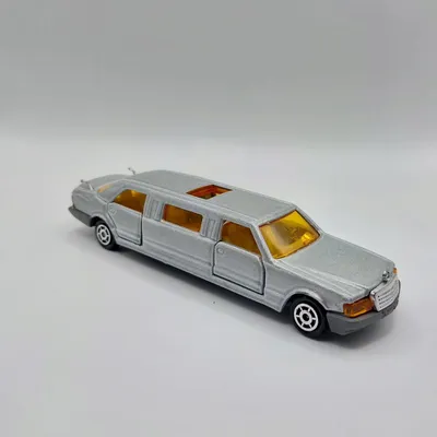 Todays model is a Mercedes Benz limousine from Majorette.