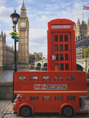 Greetings, friends of Bricks in Bits! Today we invite you to join us for a cup of tea and a stroll through the streets o