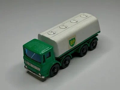 Matchbox Leyland Petrol Tanker No. 32C 1:92 1968-69