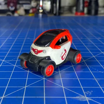 This Matchbox Renault Twizy that I received in a mail call from @SporkSyndicate is a pretty accurate model of what is cl