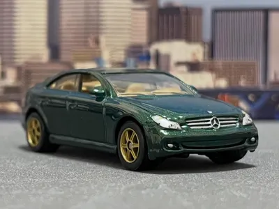 MATCHBOXMercedes-Benz CLS500めちゃくちゃ気になってた一台です。超かっこいいとは思わないんですが、なんだか凄い味のある作りだと思います。ホイールも特別感ありますし、タイヤはゴム製。室内はタンになっています。#ミニカ