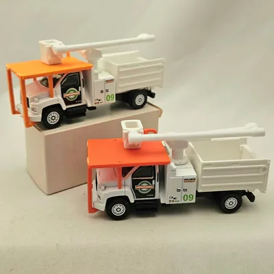 2026 Matchbox Working Rigs 10 of 16 - RW023 2009 GMC 8500 Topkick The white Topkick model with Orange Towne Maintenance 