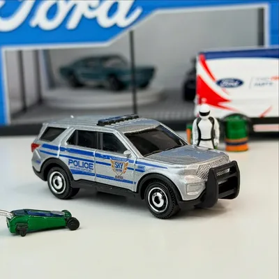 🆒 Regardez qui vient d’arriver chez @ac_little_garage ! 🤩✌️Vous aimez ce modèle ? 🩶🚗 Ford Police Interceptor#Matchbox 1/