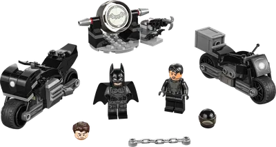 Batman™ & Selina Kyle™ Motorcycle Pursuit