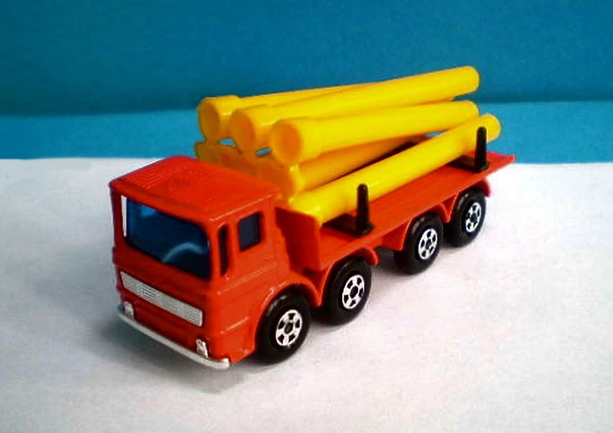 Leyland Pipe Truck (Orange with yellow pipe load)