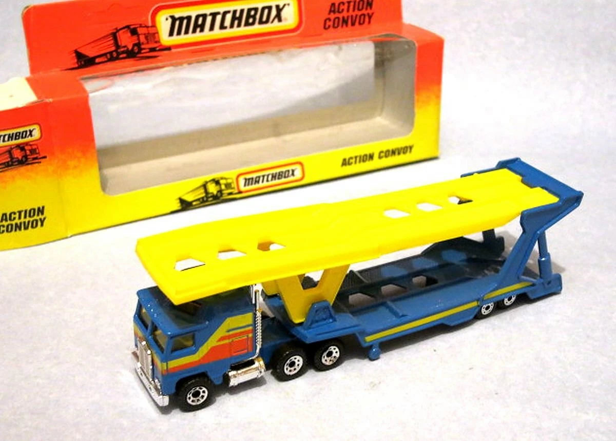 Kenworth Car Transporter (Blue, Yellow and Red Stripes)