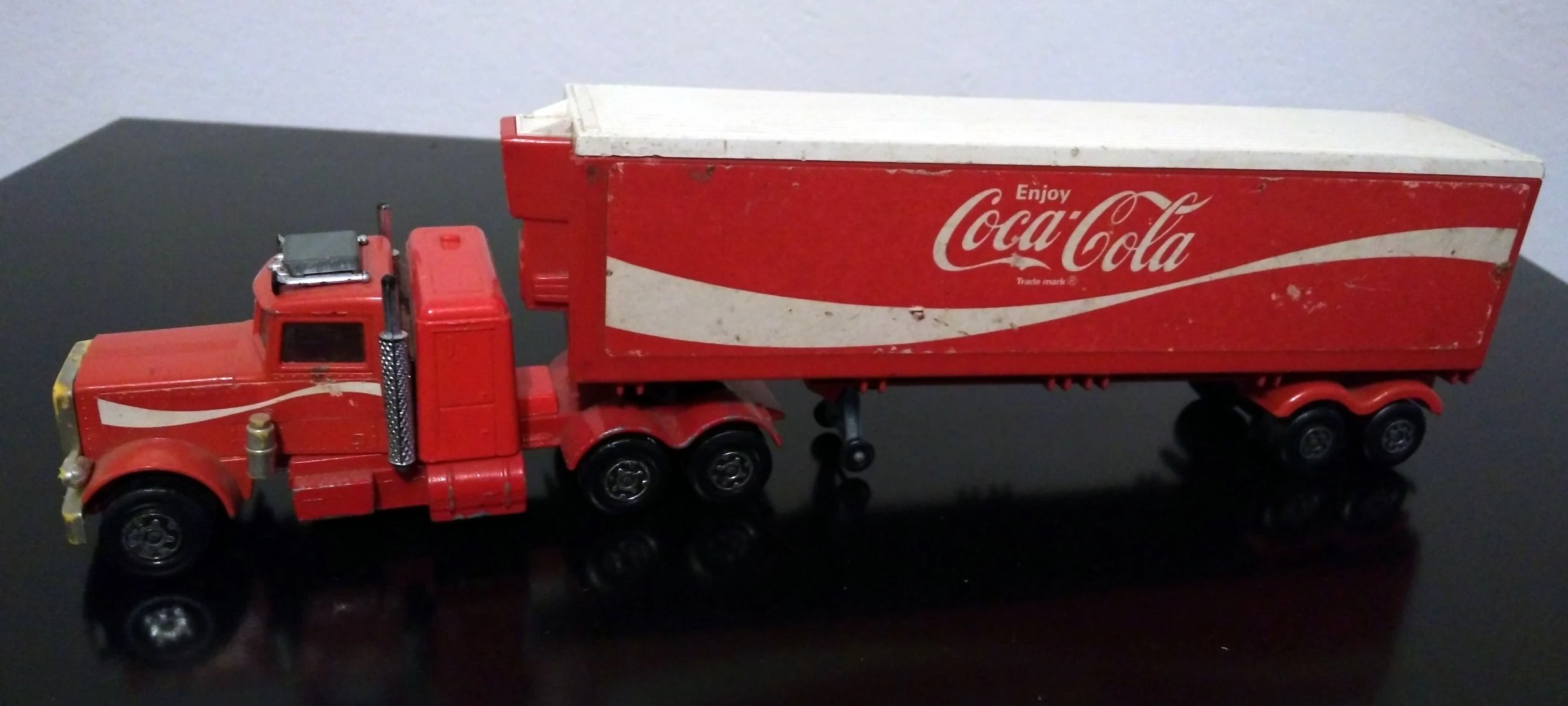 Peterbilt Refrigeration Truck (Red, Coca Cola)