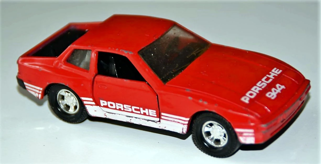 Porsche 944 (Racing) (Red, White stripes, PORSCHE 944)