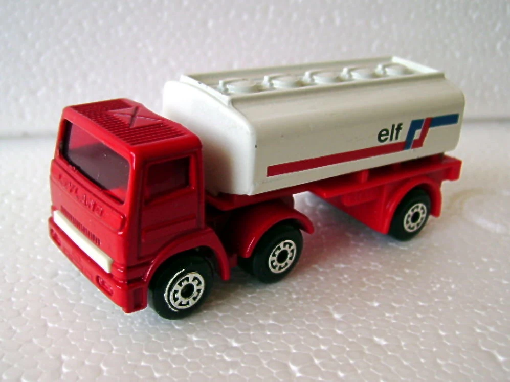 Articulated Tanker (Red & White, Red and Blue stripe, elf)