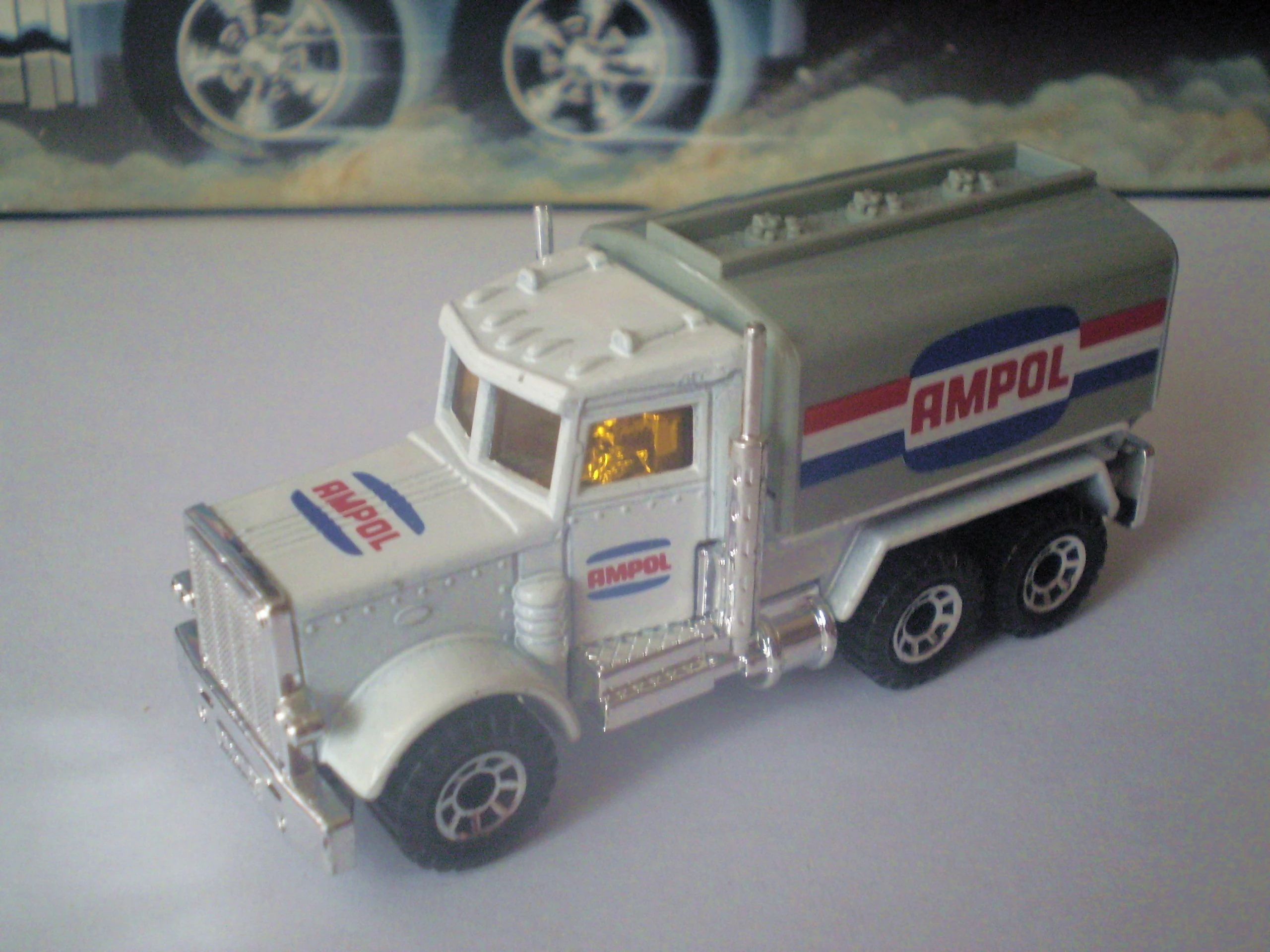 Peterbilt (Tanker Truck) (White, AMPOL)