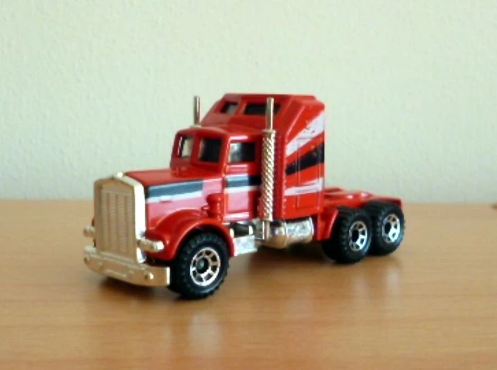 Kenworth Aerodyne (Red, Black and White stripes)