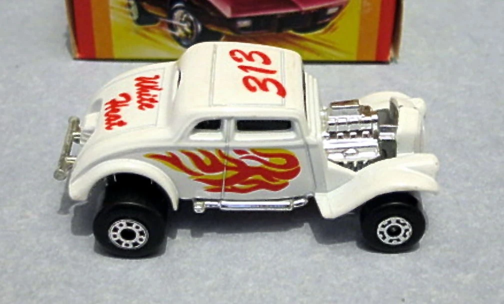 33 Willys Street Rod (White, Yellow & red flames, White Hot, 313)