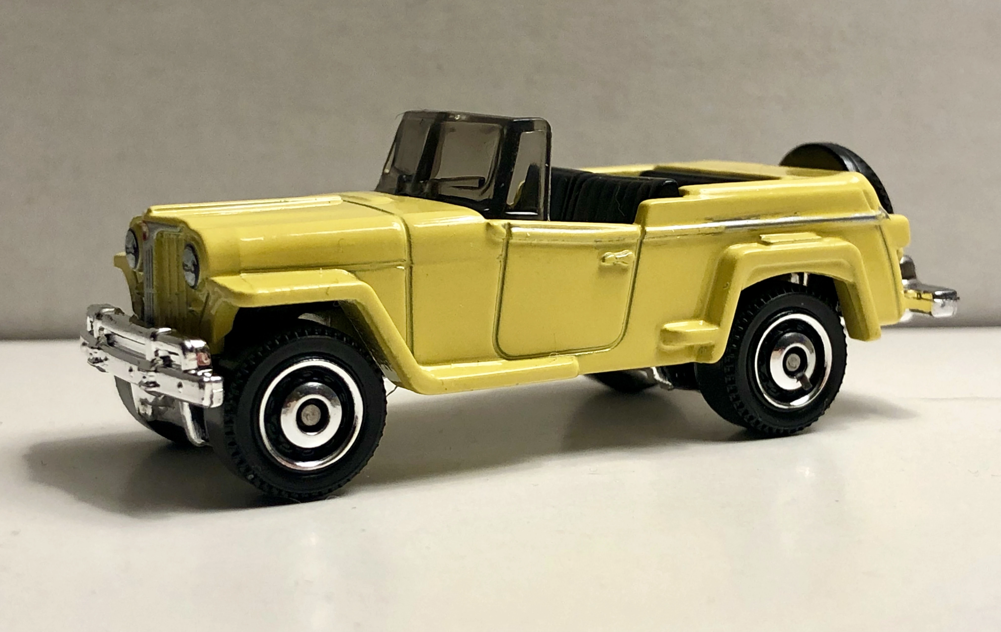 1948 Willys Jeepster (Creamy yellow, Detailed trim)