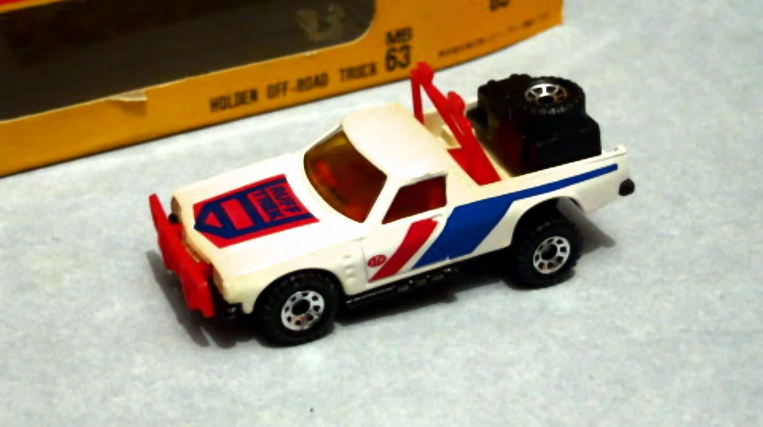 Ruff Trek (White, Red and blue stripe, RUFF TREK)
