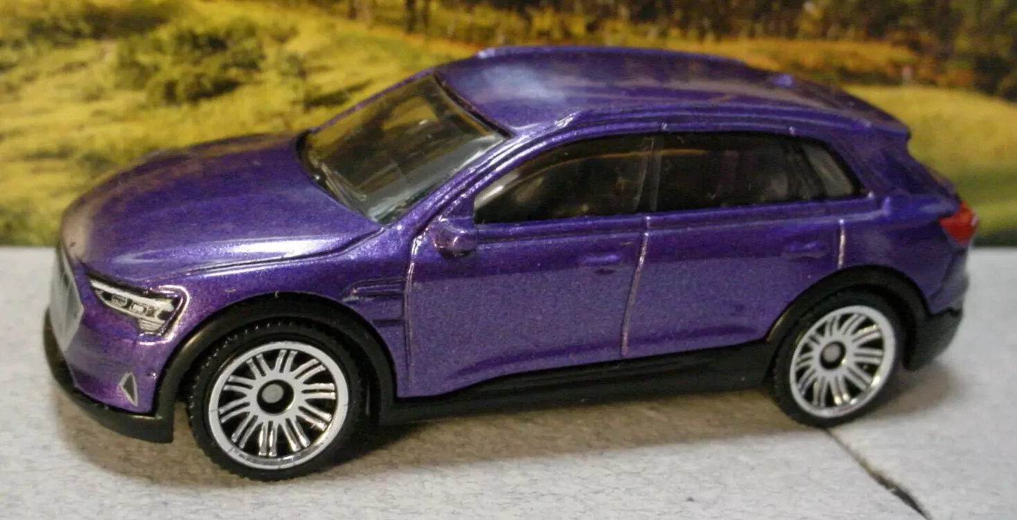Audi e-tron (Metalflake Purple, Detailed trim front & rear, 'e-tron quat…)