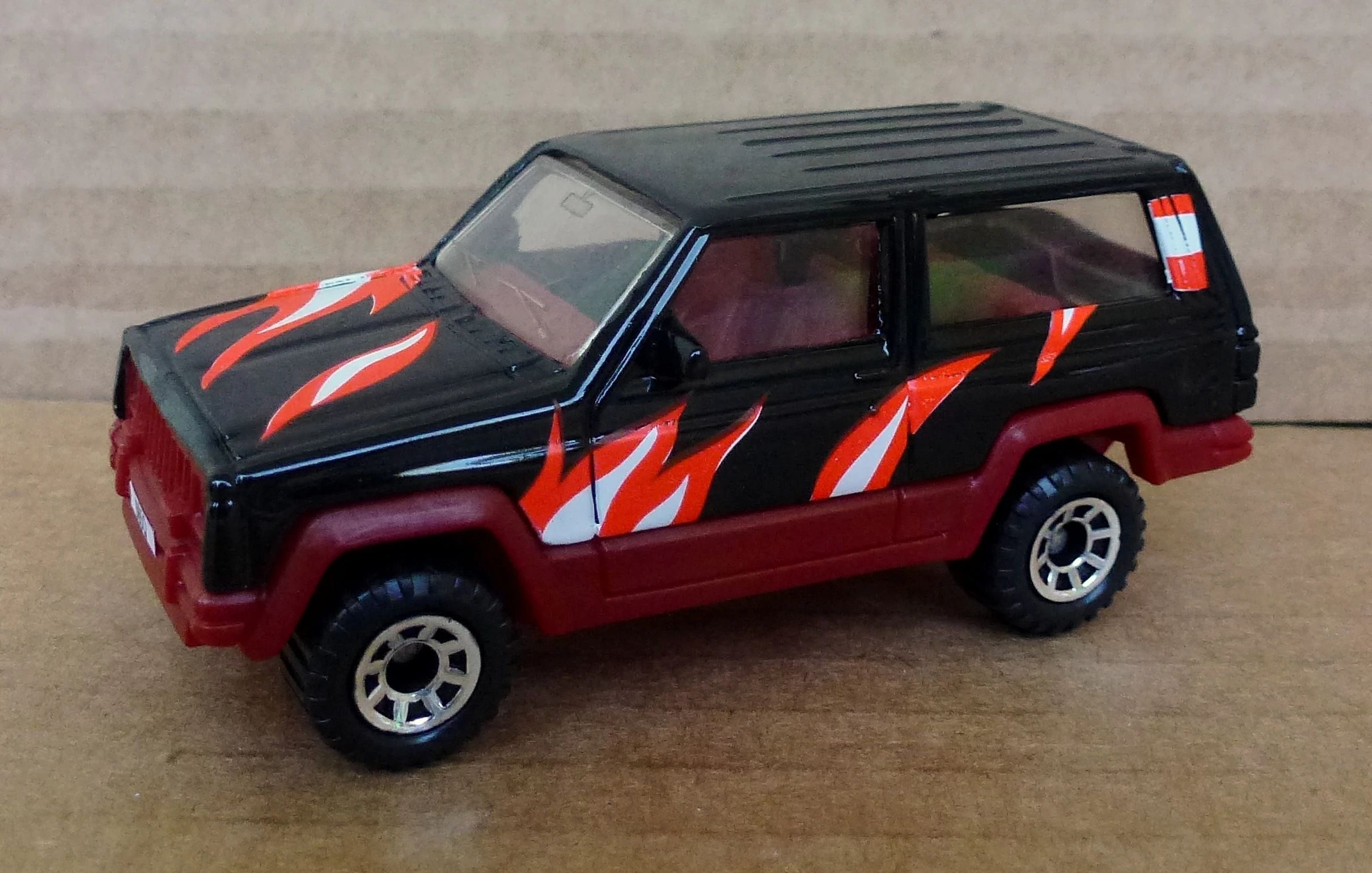 Jeep Cherokee (Black, White and orange flames)